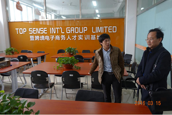 牛书记与东营市公共就业和人才服务中心负责人洽谈交流