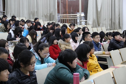 外语系召开“扬正学之气，行好学之风”读书交流会