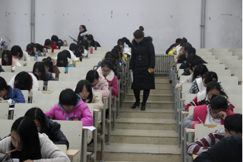 外语系组织2015年入党积极分子考试活动