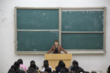 外语系开展“远离烟草，共创文明”禁烟活动会议
