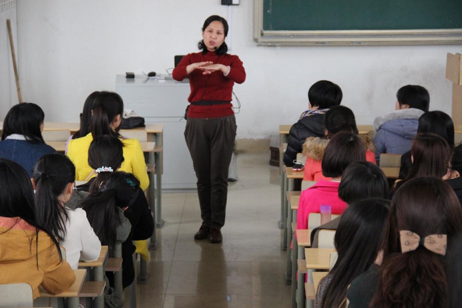 外语系举办”素质提升开启求职之路”面试讲座活动